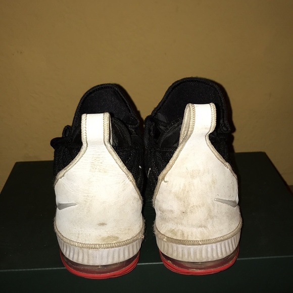 Lebron 16 Breds - Picture 6 of 9